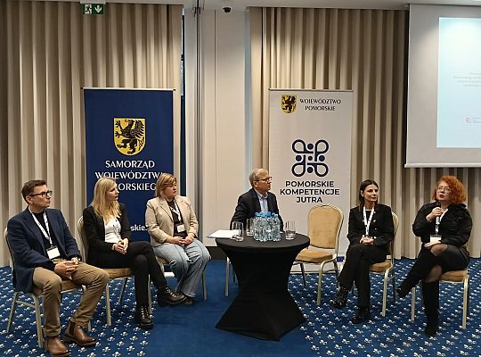 Promocja Nadmorskiego Branżowego Centrum Umiejętności na wojewódzkiej konferencji „Kompetencje Jutra: Człowiek-Technologia-Odpowiedzialność” w Malborku.