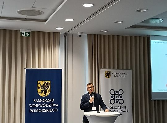 Promocja Nadmorskiego Branżowego Centrum Umiejętności na wojewódzkiej konferencji „Kompetencje Jutra: Człowiek-Technologia-Odpowiedzialność” w Malborku.