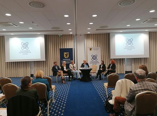 Promocja Nadmorskiego Branżowego Centrum Umiejętności na wojewódzkiej konferencji „Kompetencje Jutra: Człowiek-Technologia-Odpowiedzialność” w Malborku.